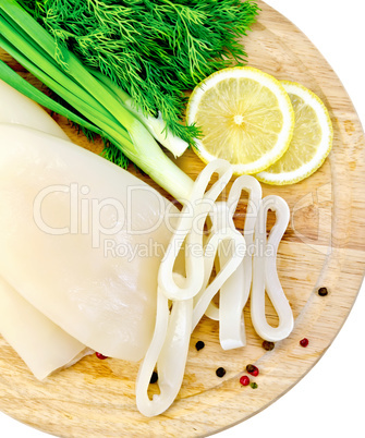 Squids with lemon and onions on a round board