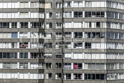 fassade eines modernen wohngebäudes in paris, frankreich