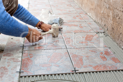 Tiler to work with tile flooring