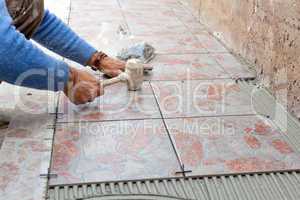 Tiler to work with tile flooring