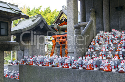 fox statues at shrine