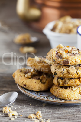 scharfe walnuss schillie cookies auf einem teller