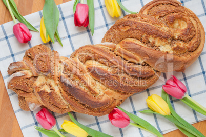 Osterzopf mit Nussfüllung