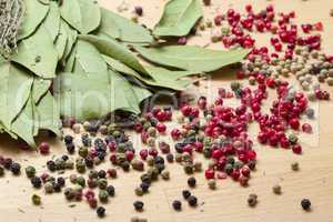 dry bay laurel leaf with multicolored peppercorn