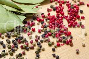 dry bay laurel leaf with multicolored peppercorn