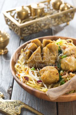 indonesian meatball noodles