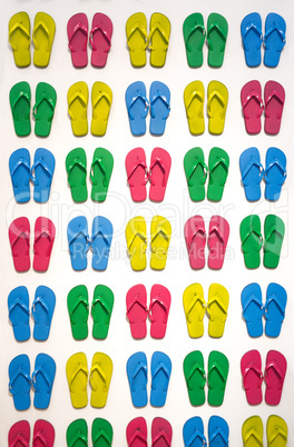 viele farbige badelatschen many colored slippers