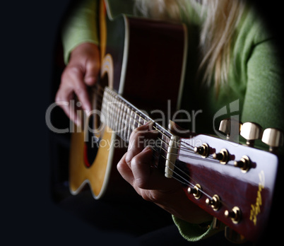 gitarren klingen leise durch die nacht