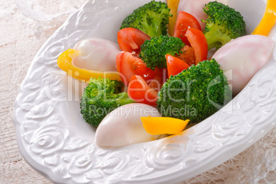 marbled eggs with vegetables