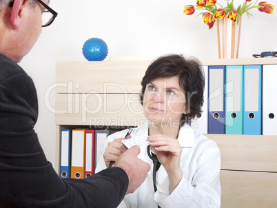 doctor explaining patient's tablets