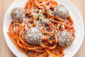 Spaghetti mit Fleischbällchen