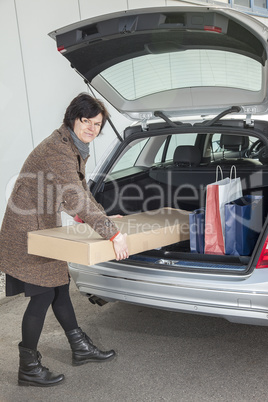 woman invites her package in the car