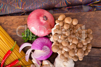 italian pasta and mushroom sauce ingredients