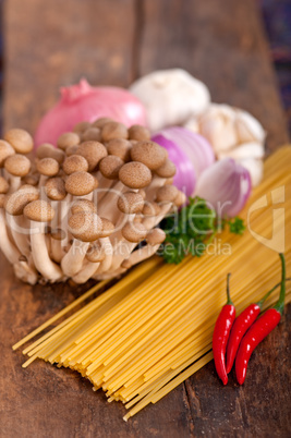 italian pasta and mushroom sauce ingredients