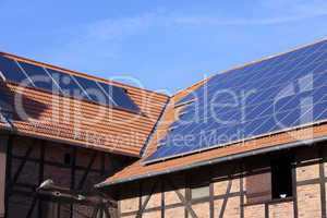 solaranlage auf dem dach eines landwirtschaftsobjekt