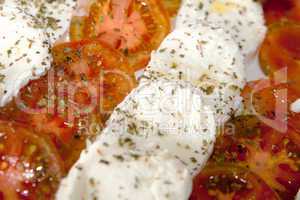 Tomaten mit Mozzarella und Kräutern