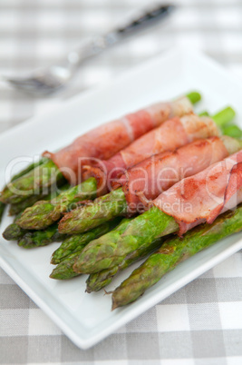 Spargel mit Parmaschinken