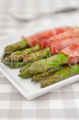 Spargel mit Parmaschinken