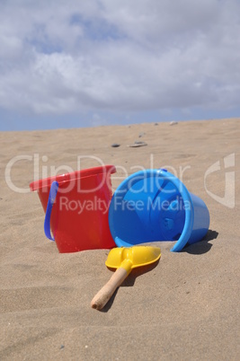 spielzeug im sand
