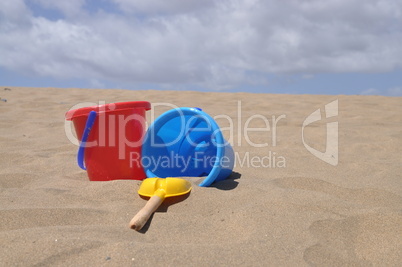 spielzeug im sand