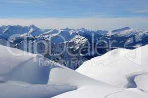 Berge mit Schnee im Winter