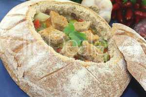 frische brotsuppe mit suppengemüse