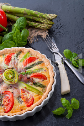 green asparagi tart with eggs and tomato