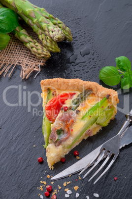 green asparagi tart with eggs and tomato