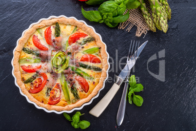 green asparagi tart with eggs and tomato