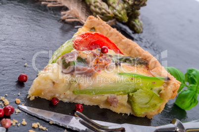 green asparagi tart with eggs and tomato