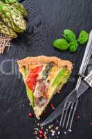 green asparagi tart with eggs and tomato