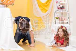 Image of brother and sister play hide-and-seek