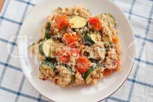 Zucchini Tomaten Couscous Salat