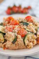 Zucchini Tomaten Couscous Salat