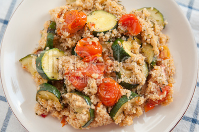 Zucchini Tomaten Couscous Salat