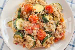 Zucchini Tomaten Couscous Salat