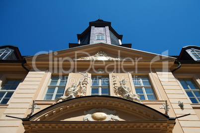 Turm und Fries