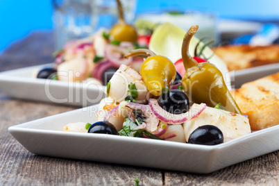 greek salad von gegrillten squid