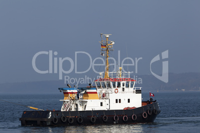 Schlepper auf der Ostsee in Kiel, Deutschland