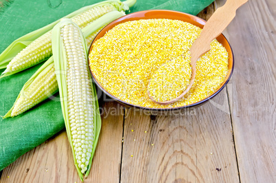 Corn grits with corncobs and napkin