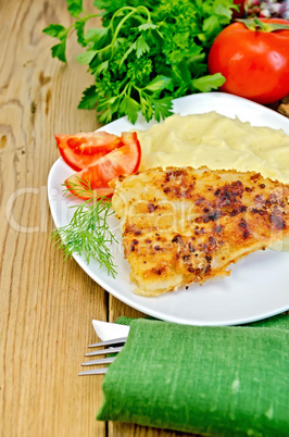 Fish fried with mashed potatoes and tomatoes