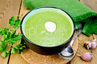puree from spinach with garlic on board