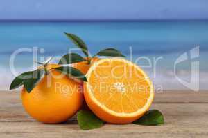 orangen früchte am strand im urlaub