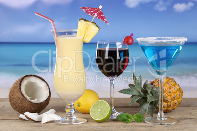 cocktails am strand im urlaub