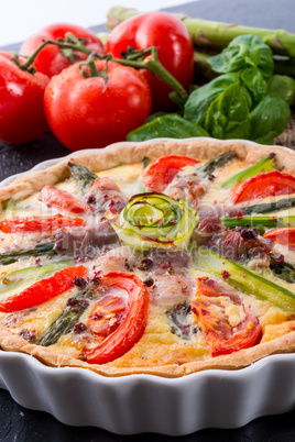 green asparagi tart with eggs and tomato