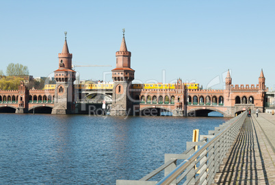 Oberbaumbrücke mit S-Bahn