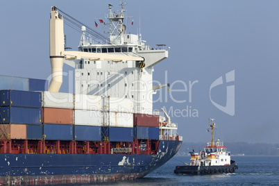 Containerschiff auf dem Nord-Ostsee-Kanal