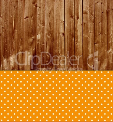 Alte Holzbretter und orange Fläche mit weißen Punkten