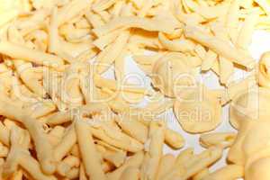 Frische handgemachte Pasta Orecchiette und Fricelli