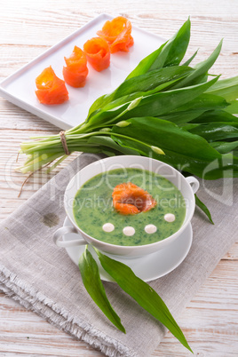 bear allium soup with smoking salmon